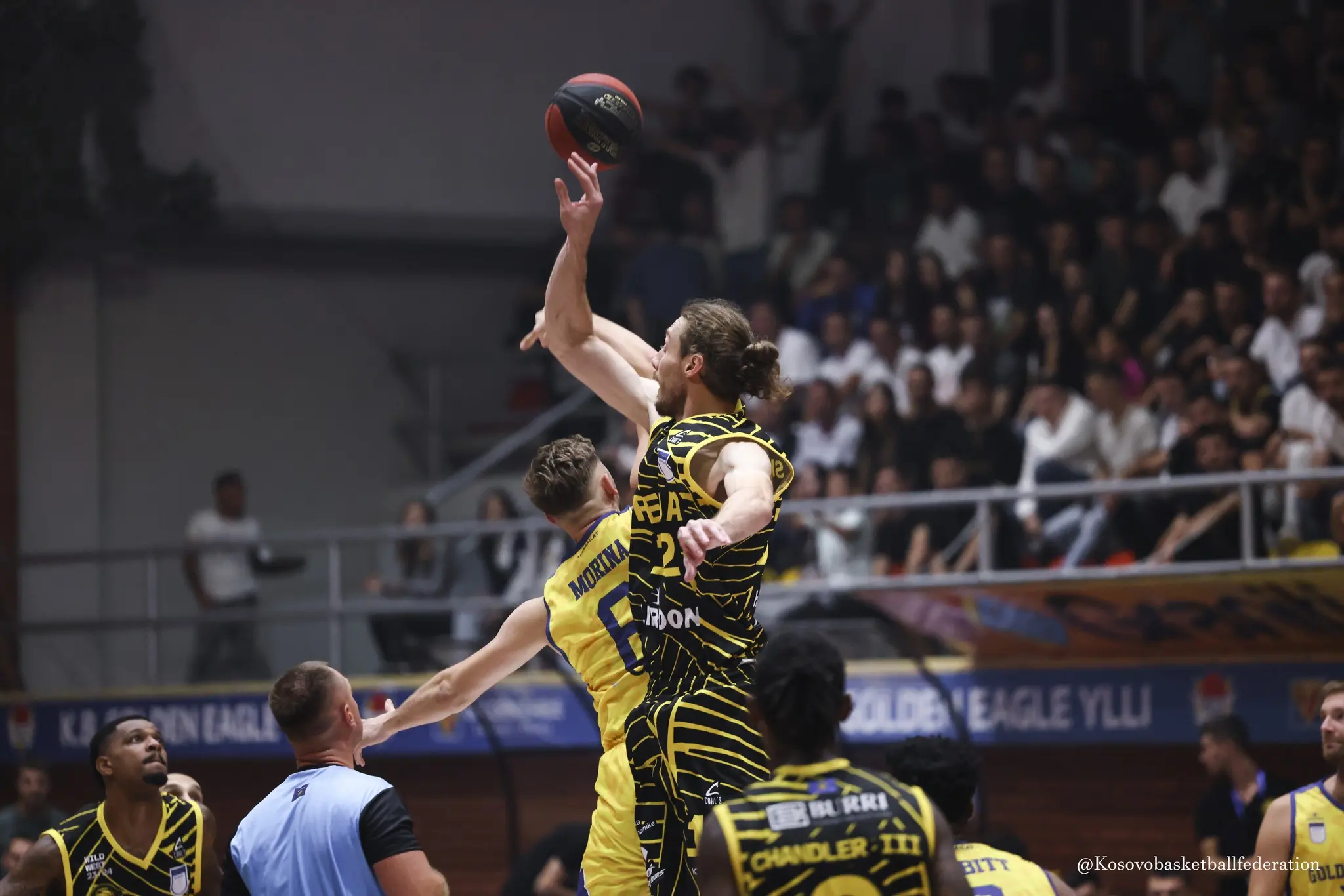 Pamje nga ndeshja Golden Eagle Ylli-Peja (Superkupa)